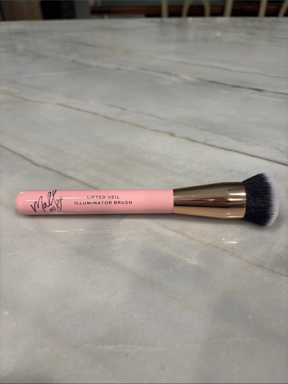 Mally Beauty Lifted Veil Illuminator Brush